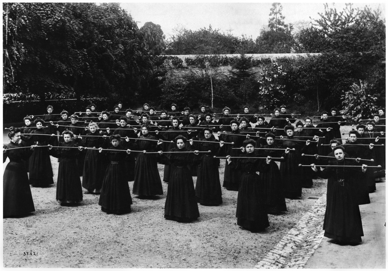Gymnastikk ved Ecole Normale des Instituteurs i Mayenne, ca. 1900 av French Photographer