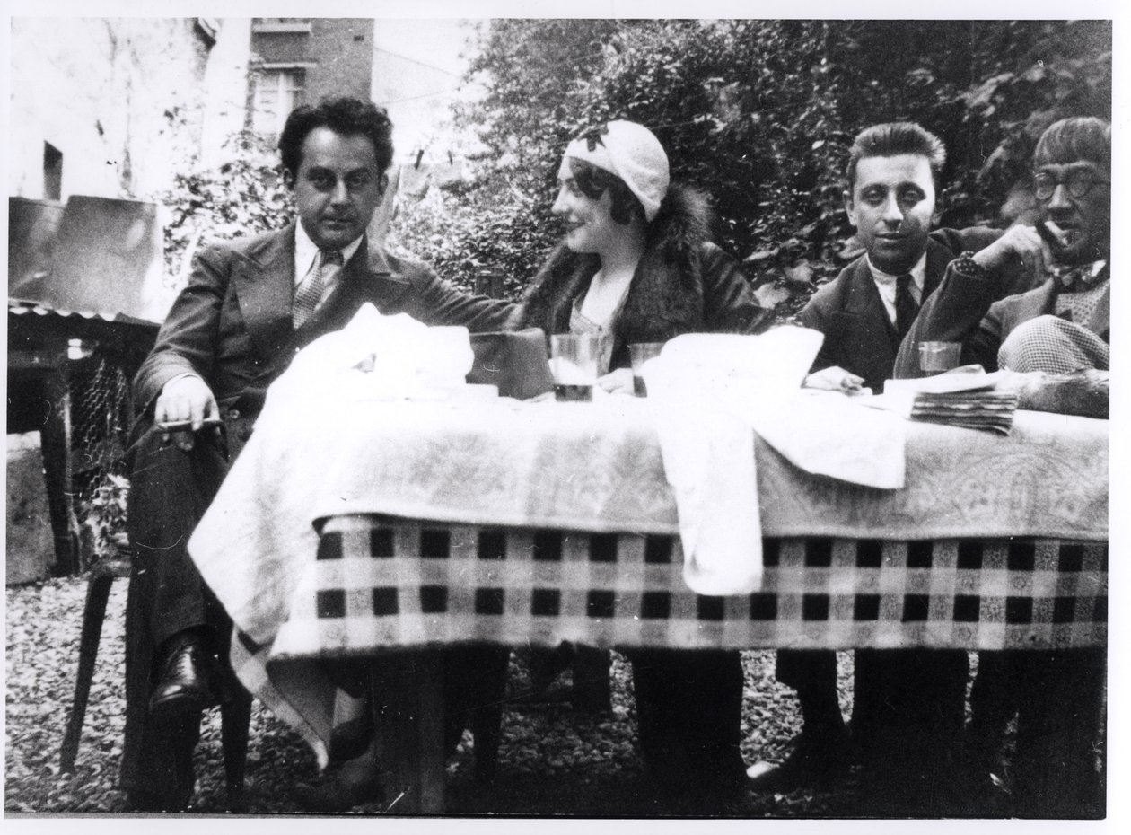 Man Ray (1890-1976) Madeline Ansbach, Robert Desnos (1900-45) og Leonard Foujita (1886-1968) ca. 1930 av French Photographer
