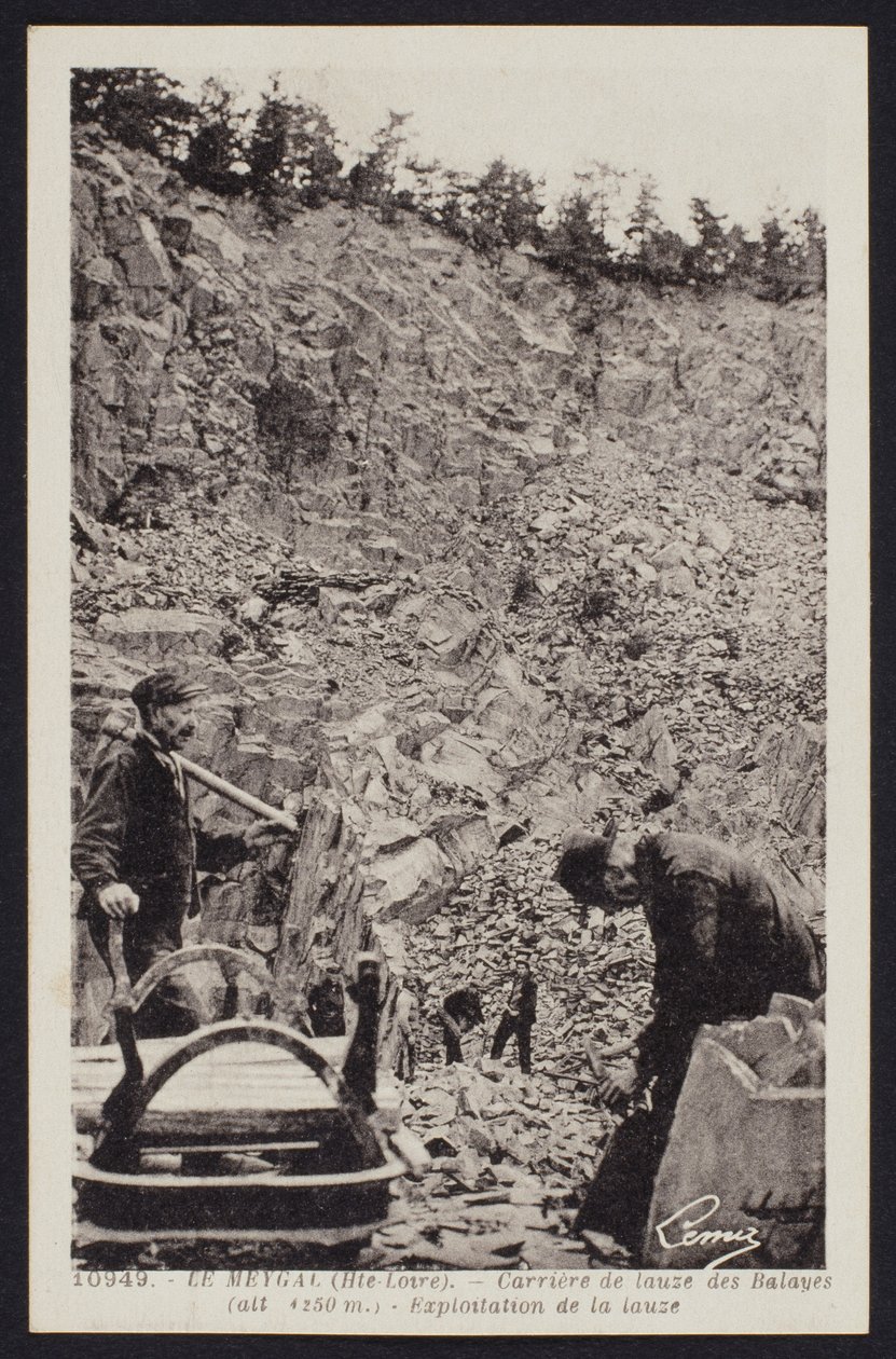 Postkort som viser steinbruddarbeiderne i Le Meygal, Balayes, Haute-Loire, ca. 1900 av French Photographer