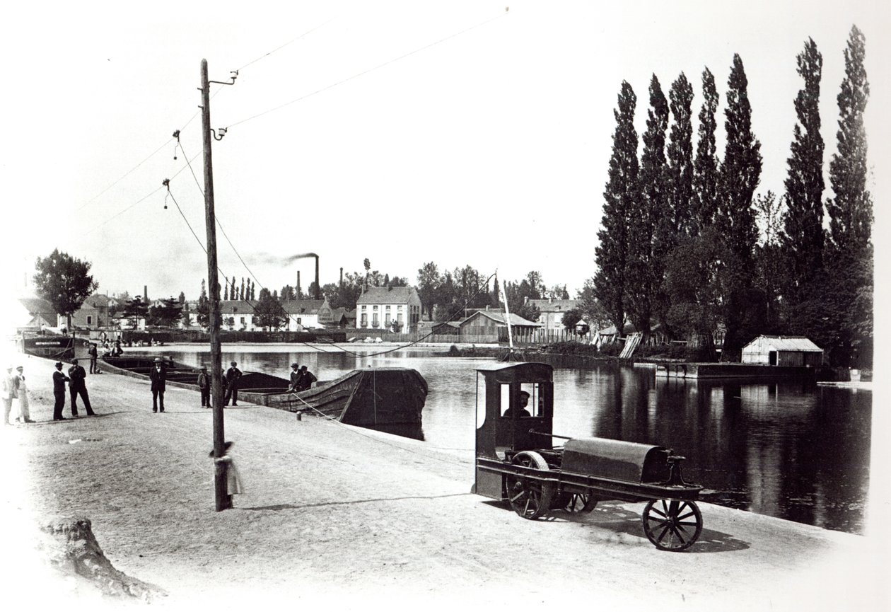 Traktor som sleper en båt ved Dijon, 1894-5 av French Photographer