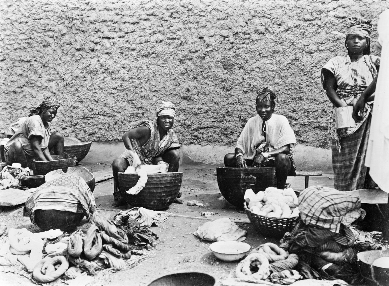 Washing, Senegal, ca. 1900 av French Photographer