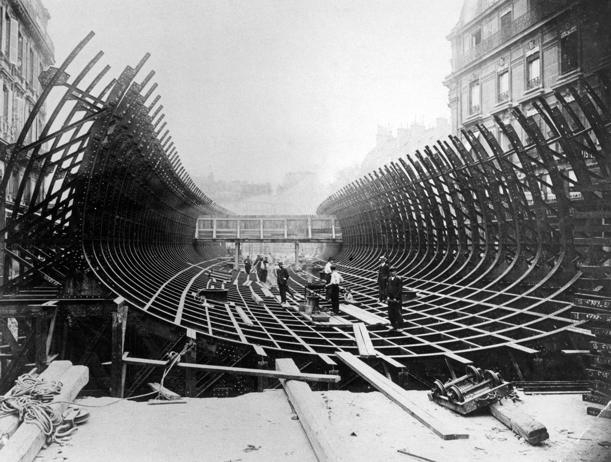 Arbeid på Paris Metro på Place Saint-Michel som viser byggingen av Caisson før den ble plassert i elven Seinen, ca. 1906 av French Photographer