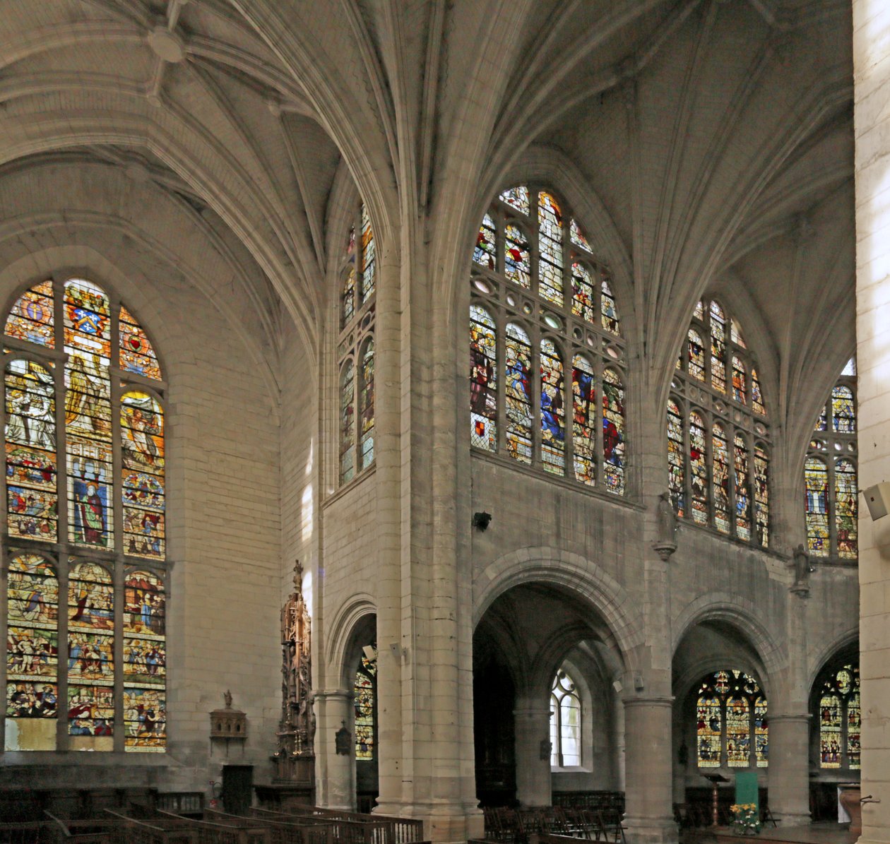 Utsikt over koret og nordre transept av French School