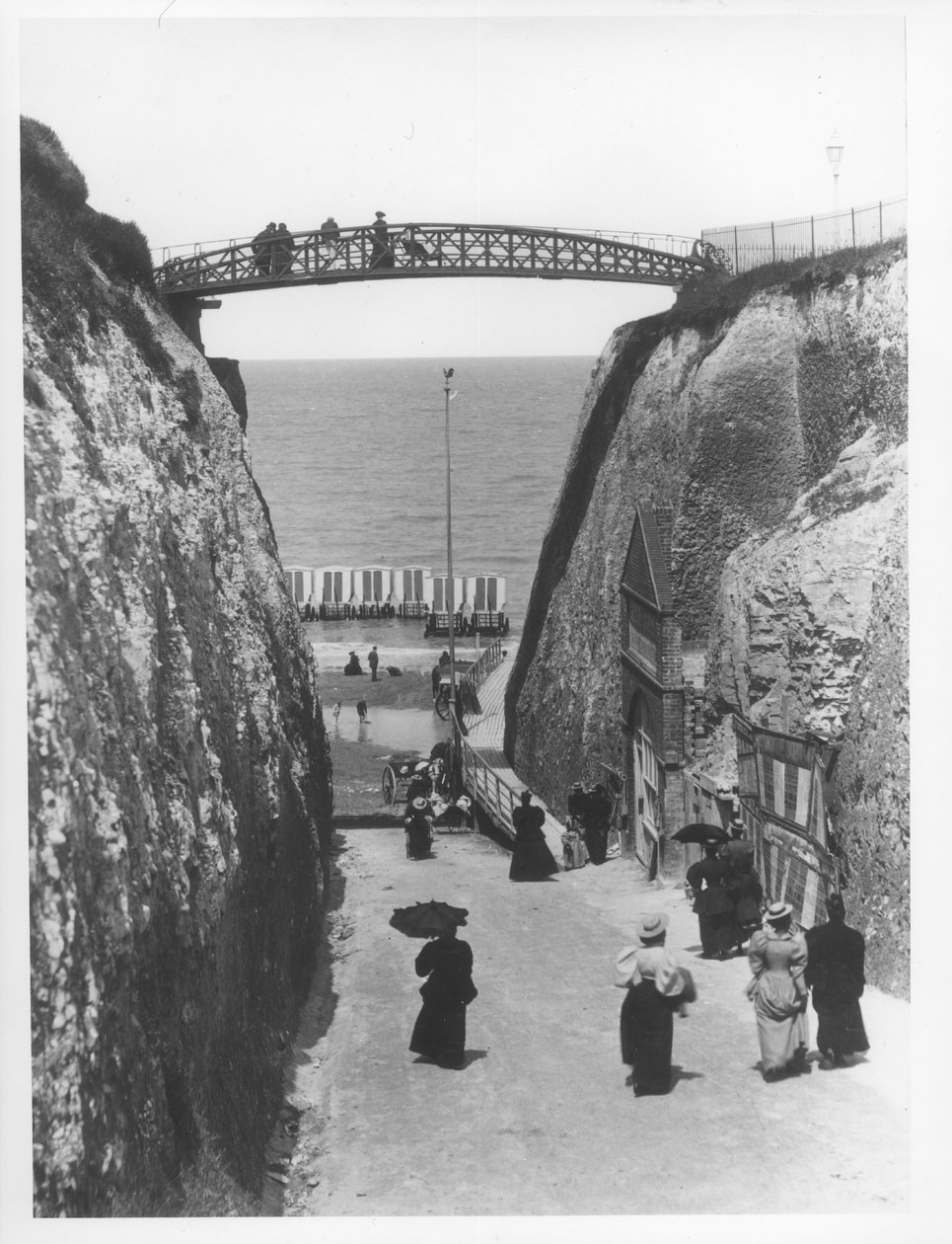 Newgate Gap, Margate, ca. 1900 (bw-bilde) av French Photographer