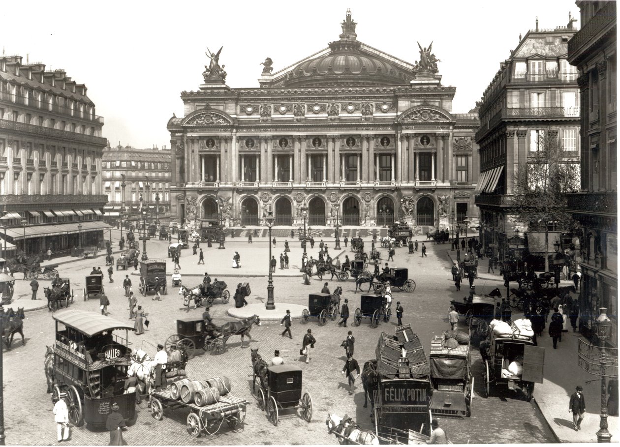 Utsikt over operahuset i Paris, 1890-99 av French Photographer