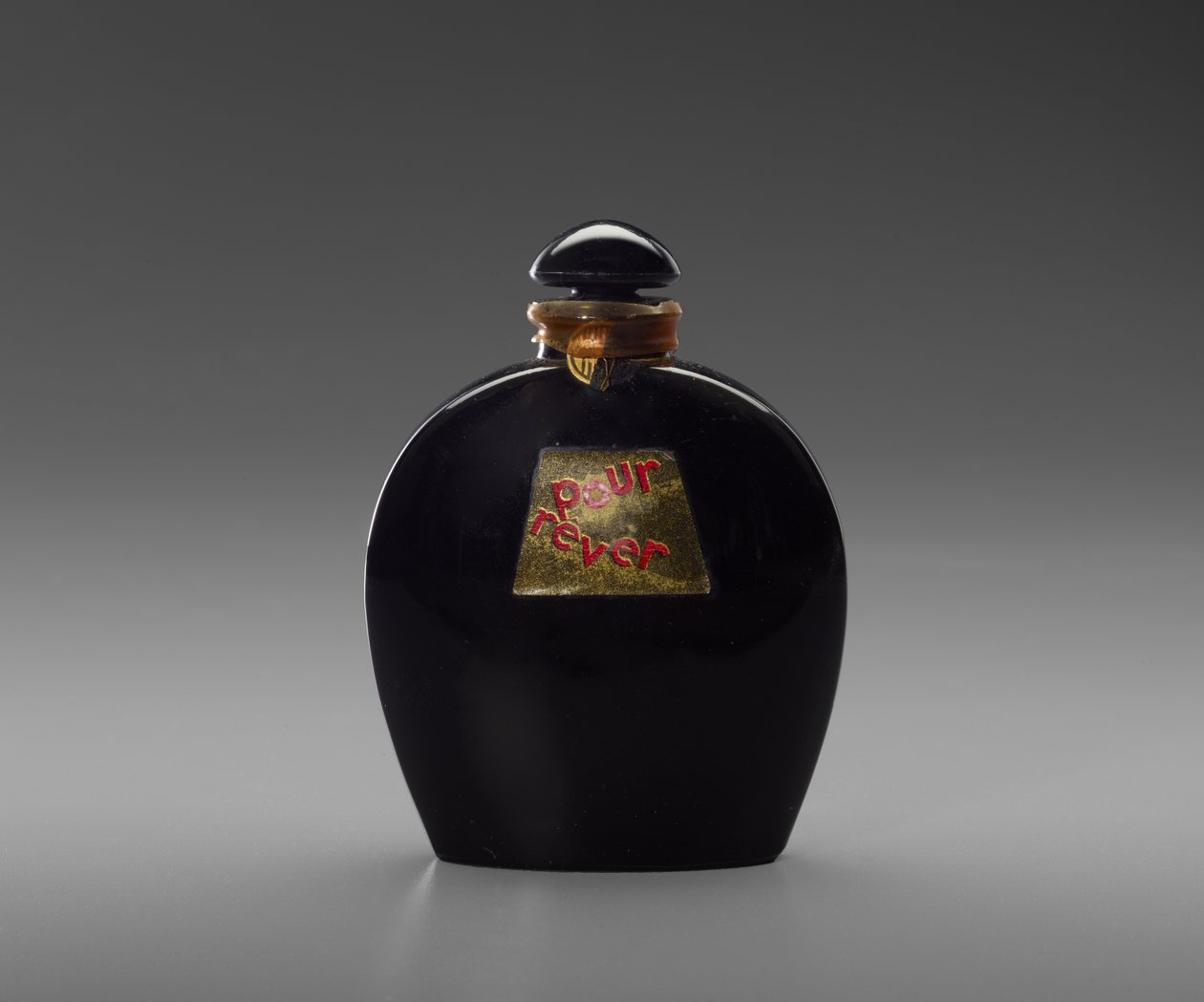 To Dream, ca. 1930 (glass og papir) av French School