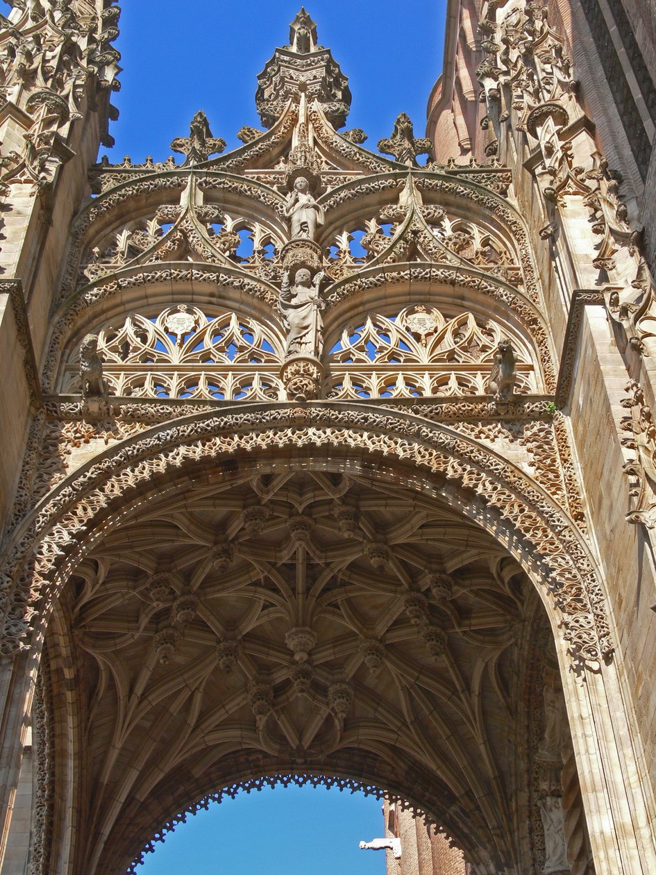 Tracery over sørdøren av French School