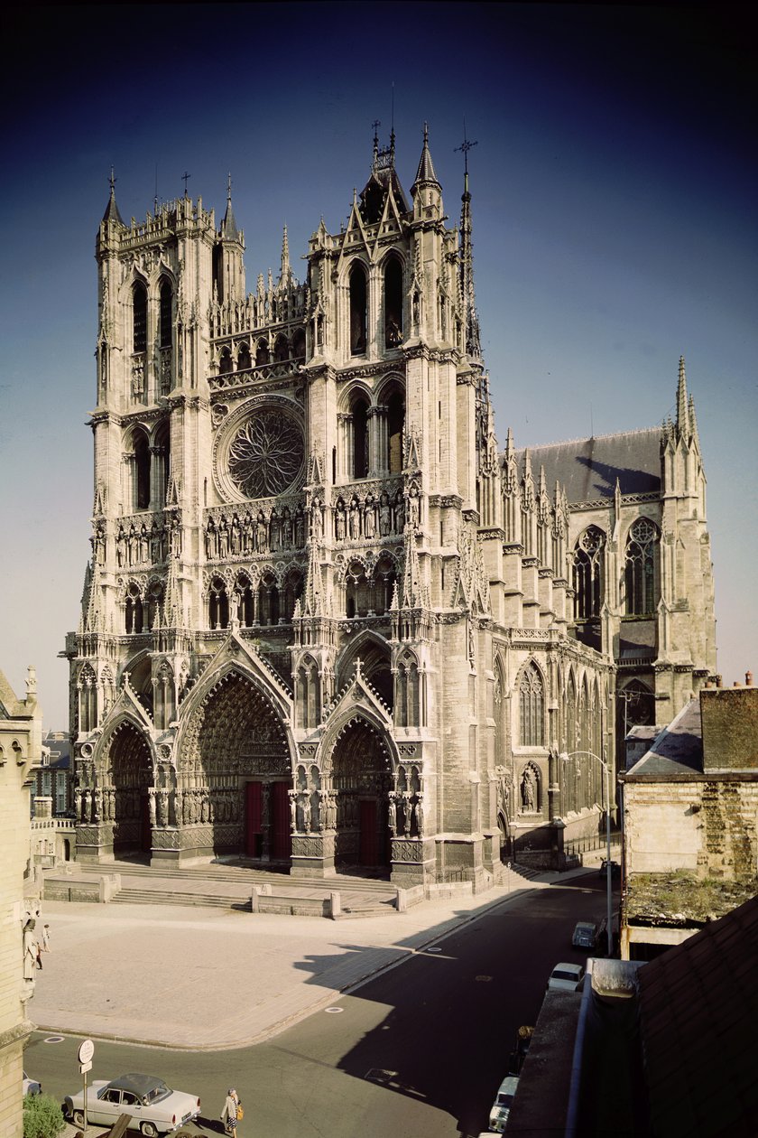 Utsikt over vestfasaden, ca. 1220-70 av French School