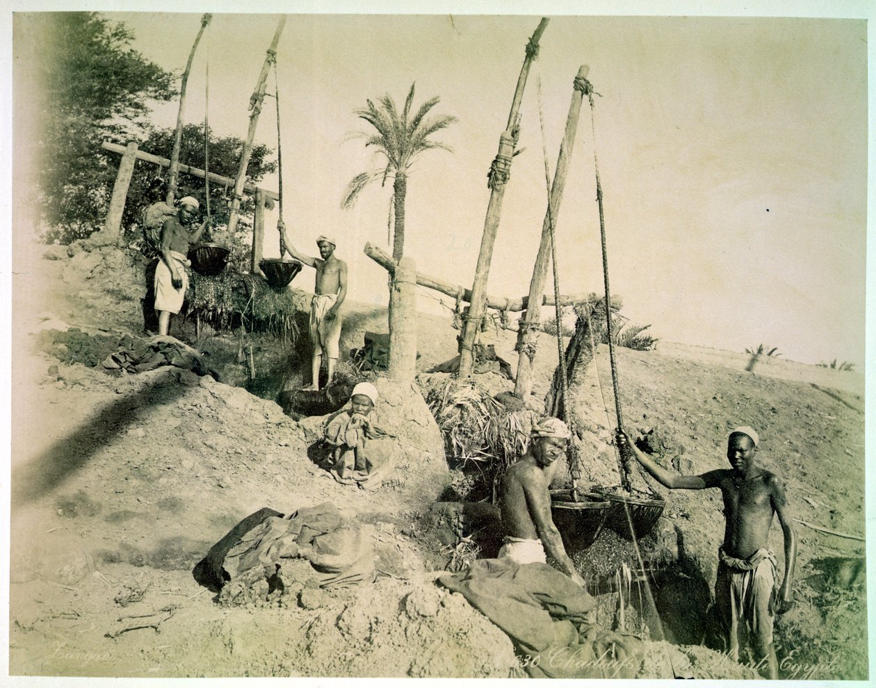 Shadufs i Øvre Egypt (sepia-bilde) av G. Lekegian