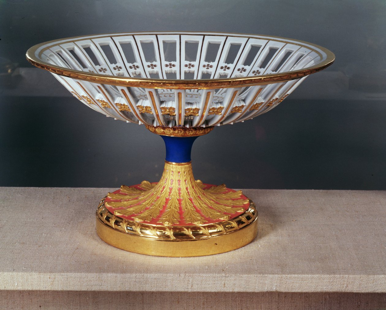 Meissen comport, 1818 (porselen) av Georg Friedrich Kersting