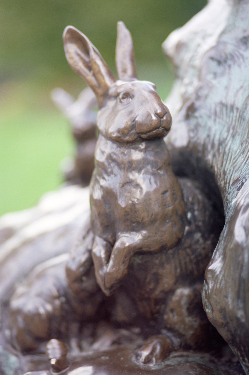 Kanin, detalj fra statuen av Peter Pan, 1912 (bronse) av George James Frampton