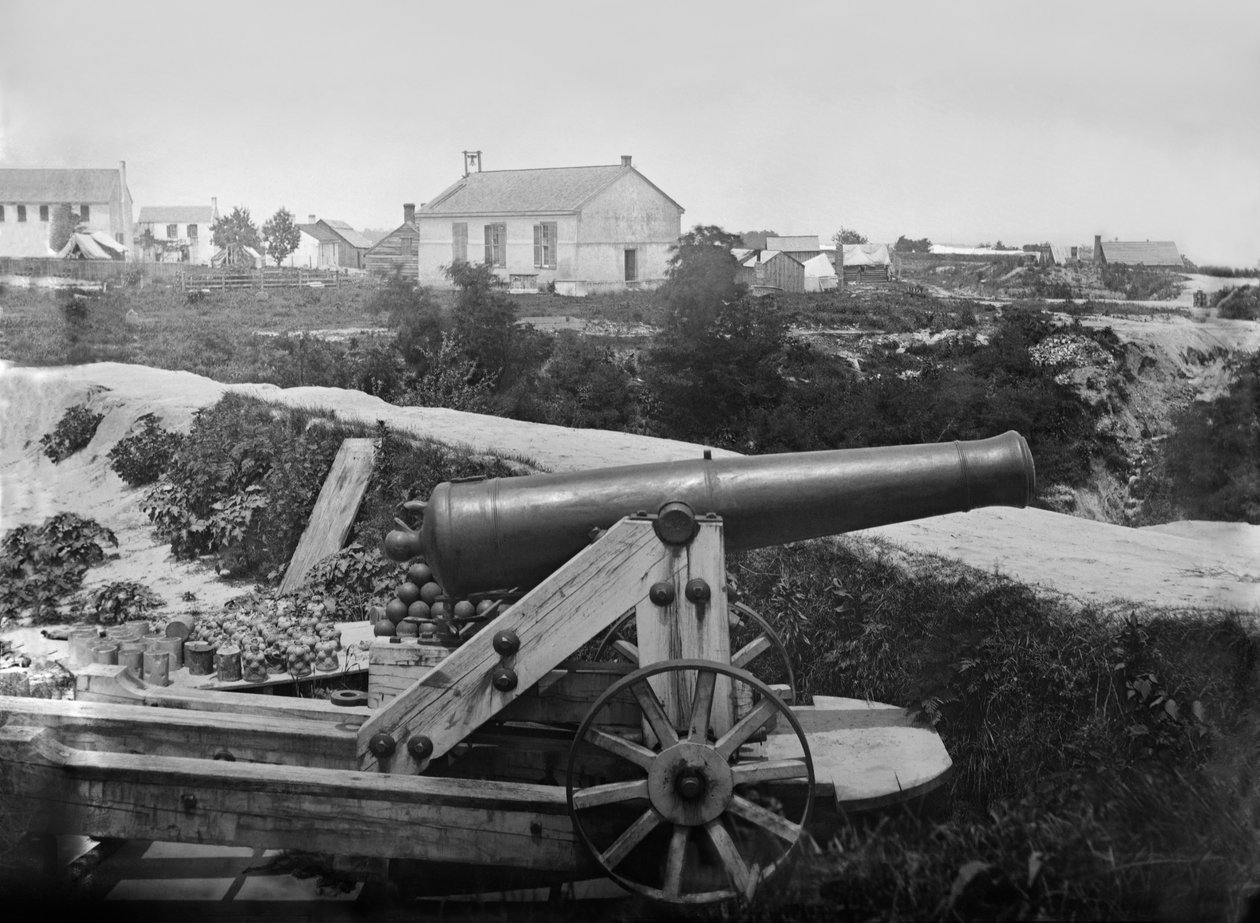 Konføderert 32-punds pistol tatt til fange utenfor Yorktown, Virginia, ca. juli 1862 av George N. Barnard