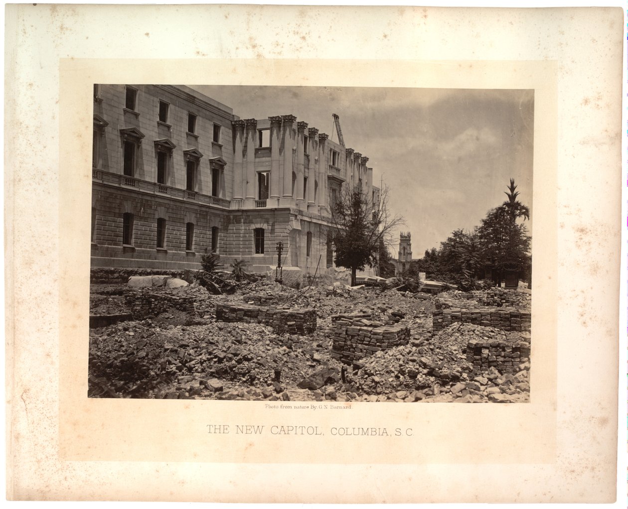 The New Capital, Columbia, S.C., foto fra naturen av G.N. Barnard, 1865 (sepia-bilde) av George N. Barnard
