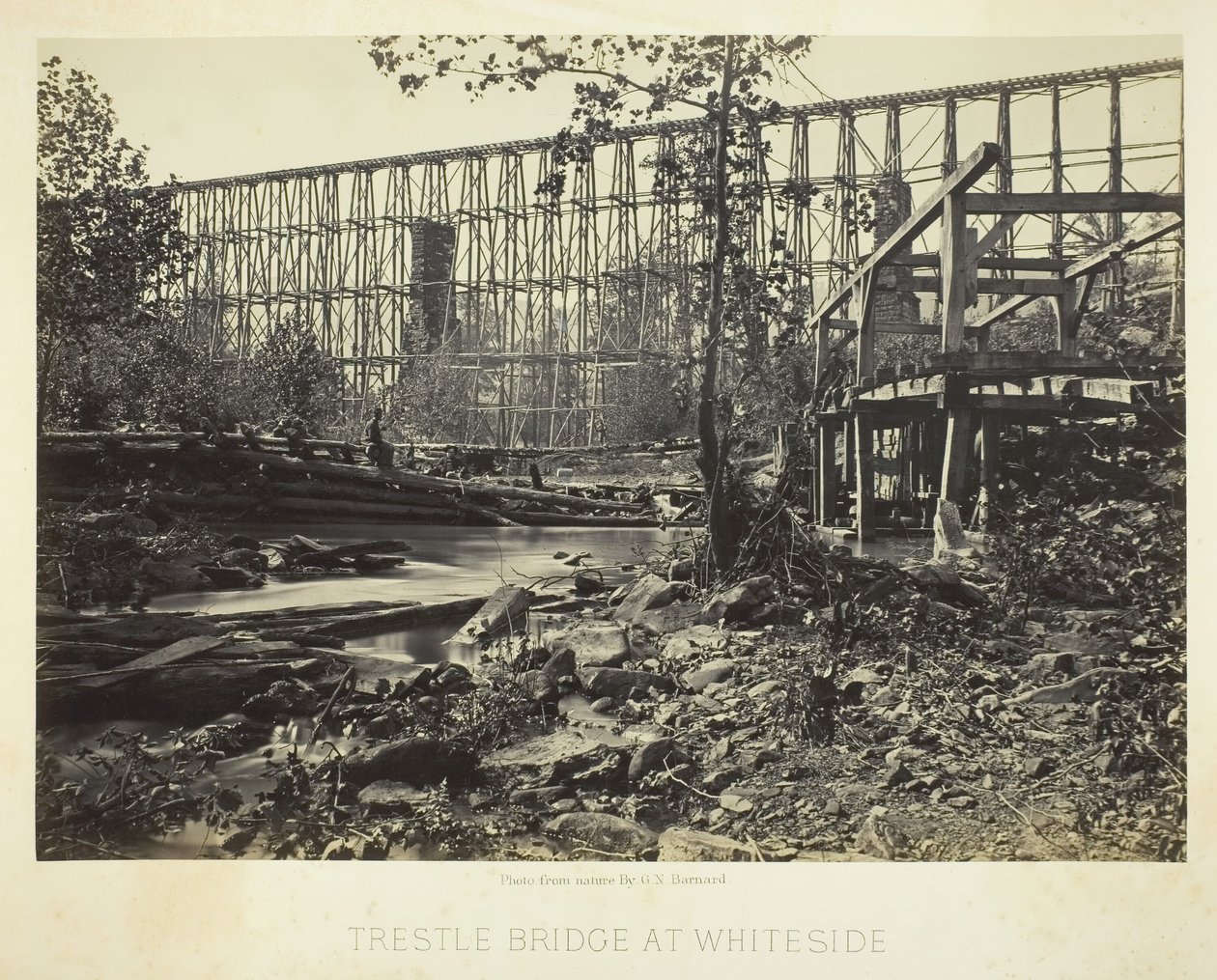 Trestle Bridge ved Whiteside, 1864. av George N. Barnard