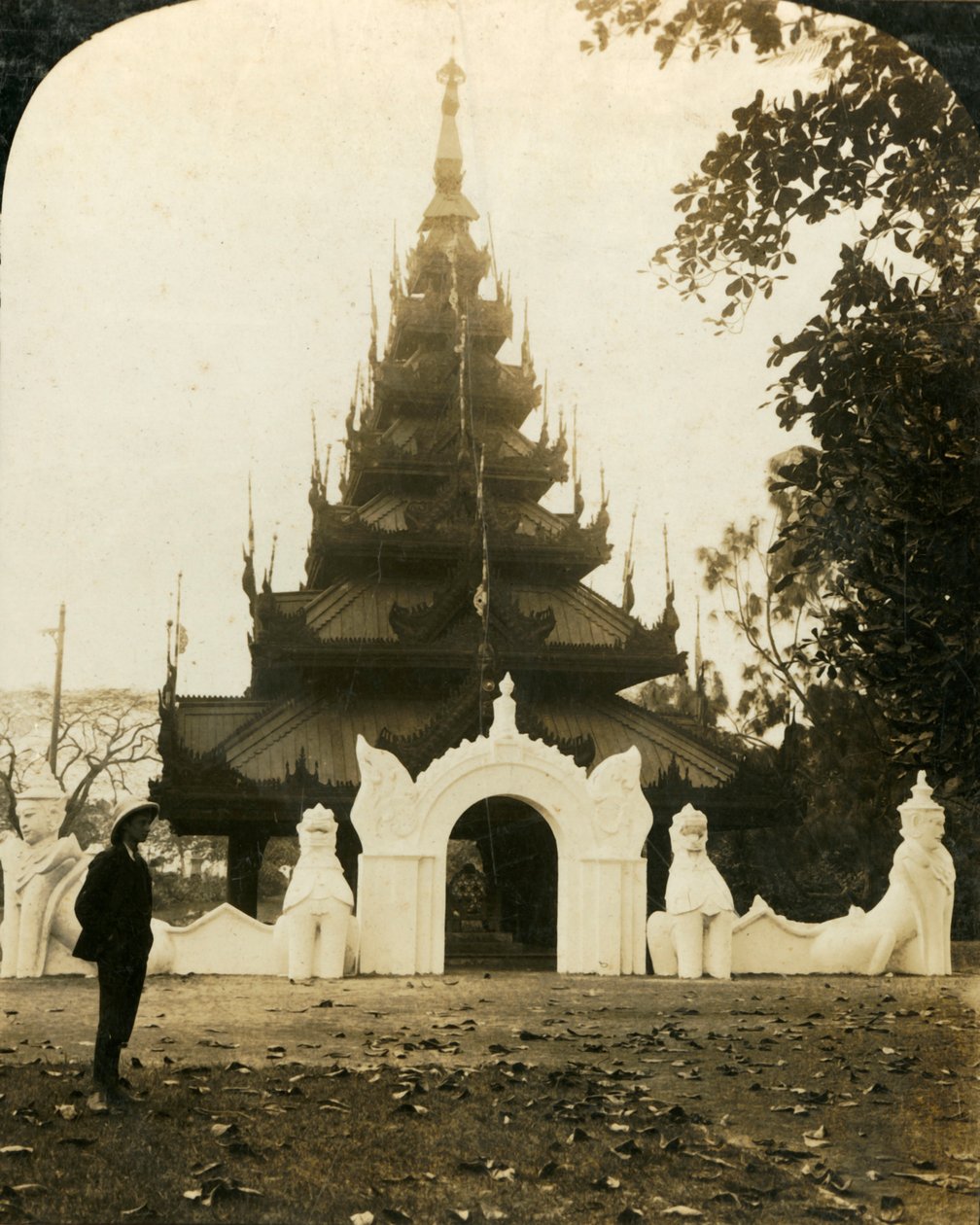 Burmesisk pagoda, Eden Gardens, Calcutta, c1909. av George Rose