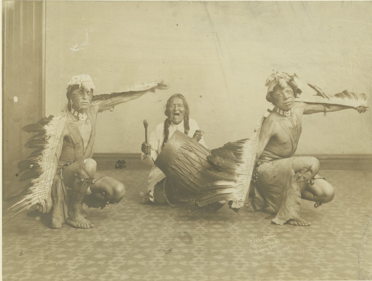 Tre utøvere av Gerhard Sisters Studio