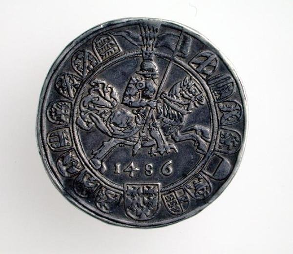 Guildiner (taler) av Sigismund (1439-96) Greve av Tirol, Hall Mint, 1486 (forside) (sølv) (for bakside se 168059) av German School