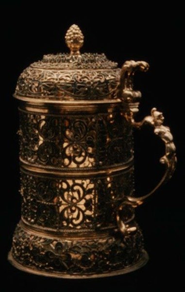 Tankard, ca. 1600 (forgylt sølv med emaljert overlegg) av German School