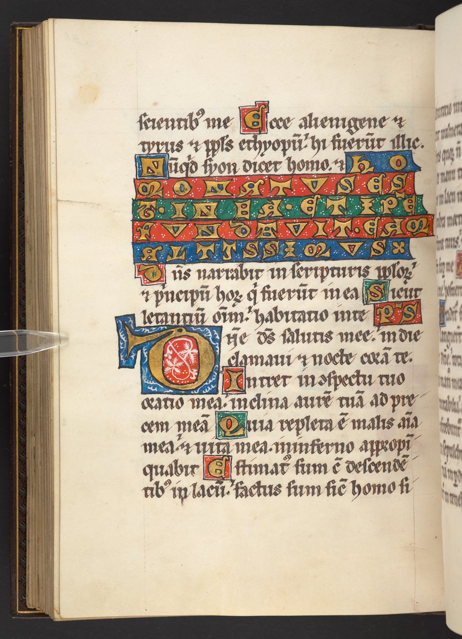 Legge til. 60629, f.90v Initial og tekst (vellum) av German School
