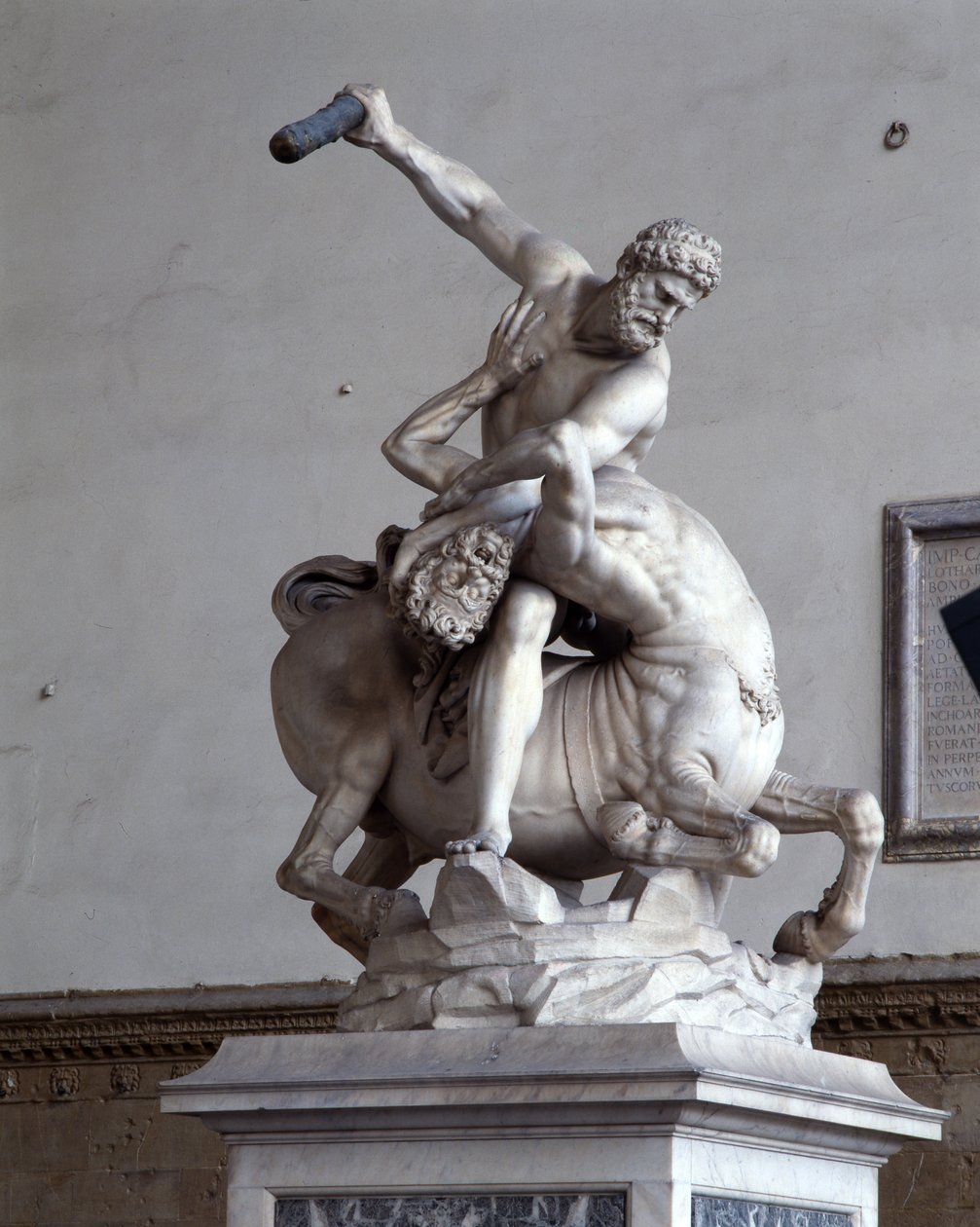 Hercules Killing the Centaur (marmor) (se også 353893-4) av Giambologna