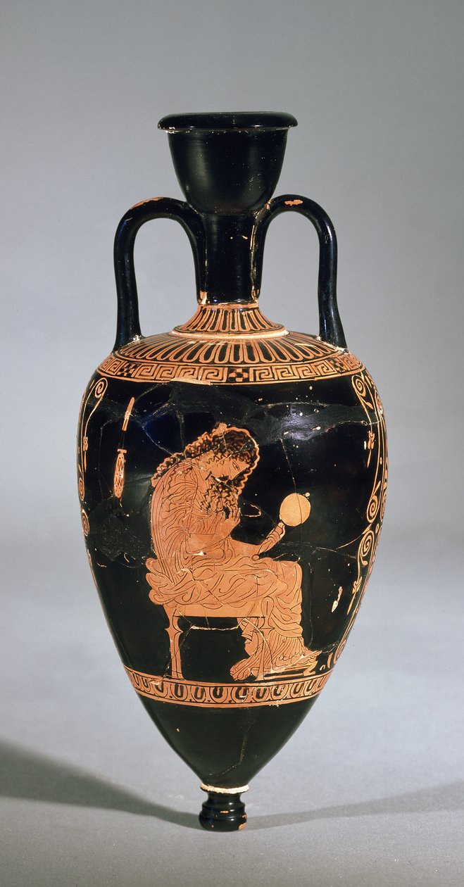 Amphoriskos som skildrer en sittende kvinne som gjør håret sitt og holder et speil (keramikk) av Greek