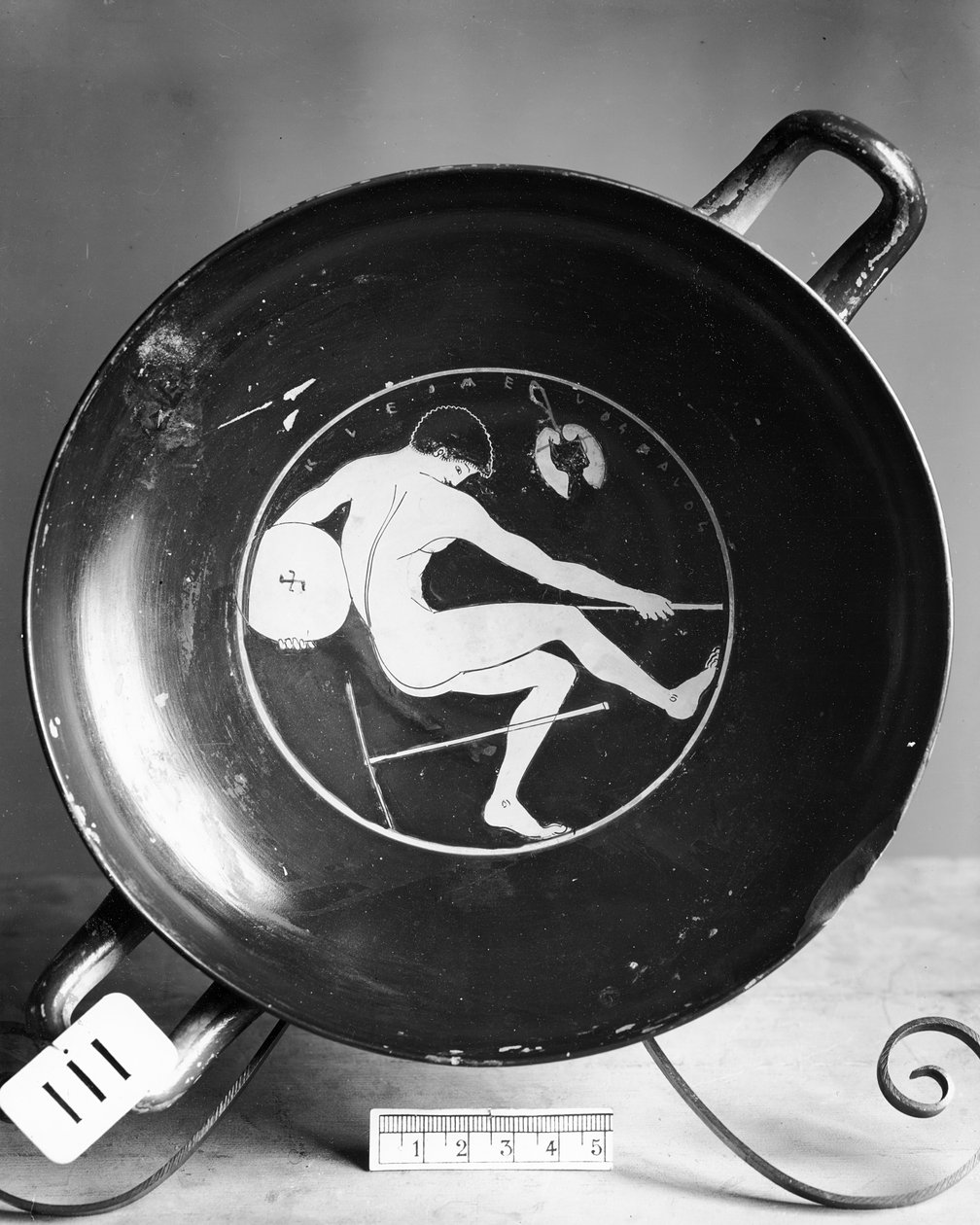 Fat som viser en diskoskaster, muligens av Cleomelos (keramikk) av Greek