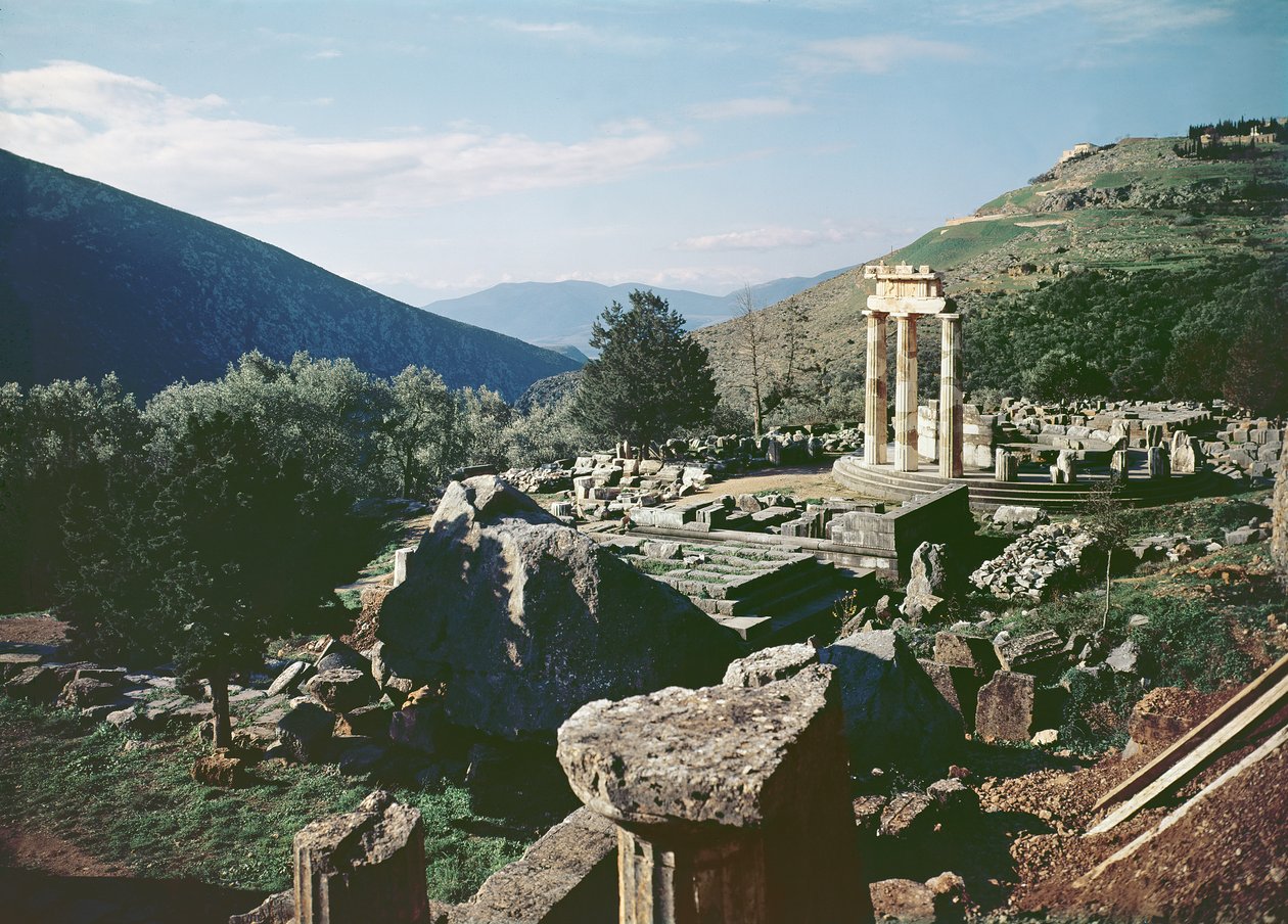 Panoramautsikt over stedet med tholos-tempelet ved Sanctuary of Athena Pronaia av Greek