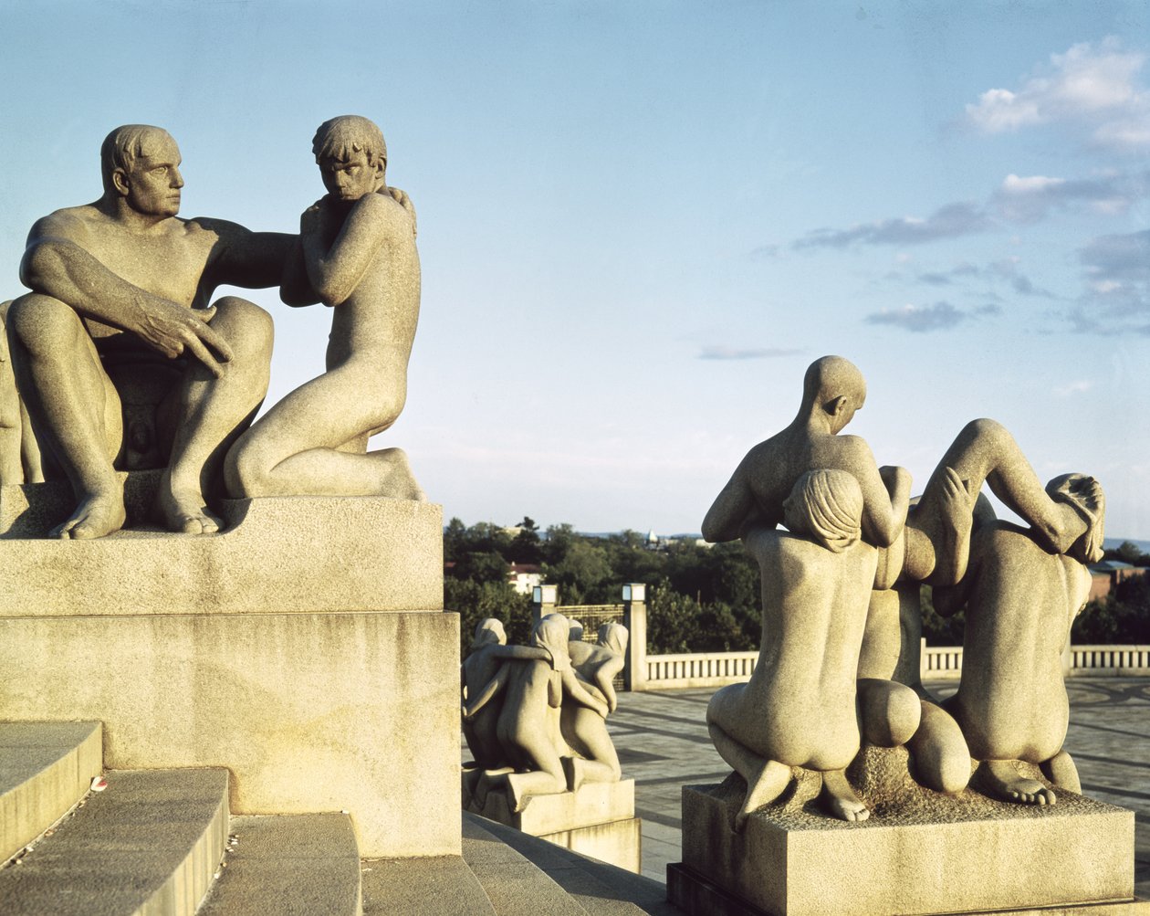 Detalj av en gruppe skulpturer granitt av Gustav Vigeland