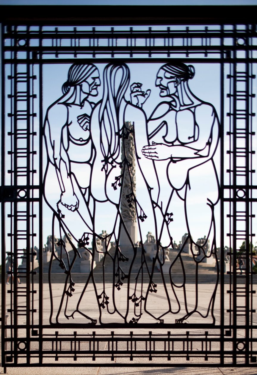 Inngangsporten til skulpturparken, tre kvinner (jern) av Gustav Vigeland