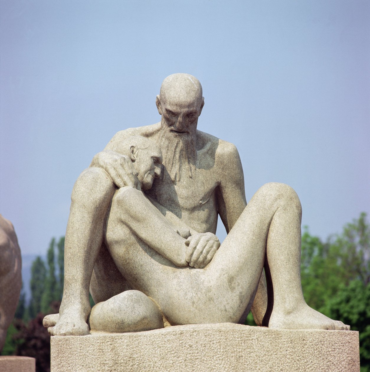 Alderdom (granitt) av Gustav Vigeland