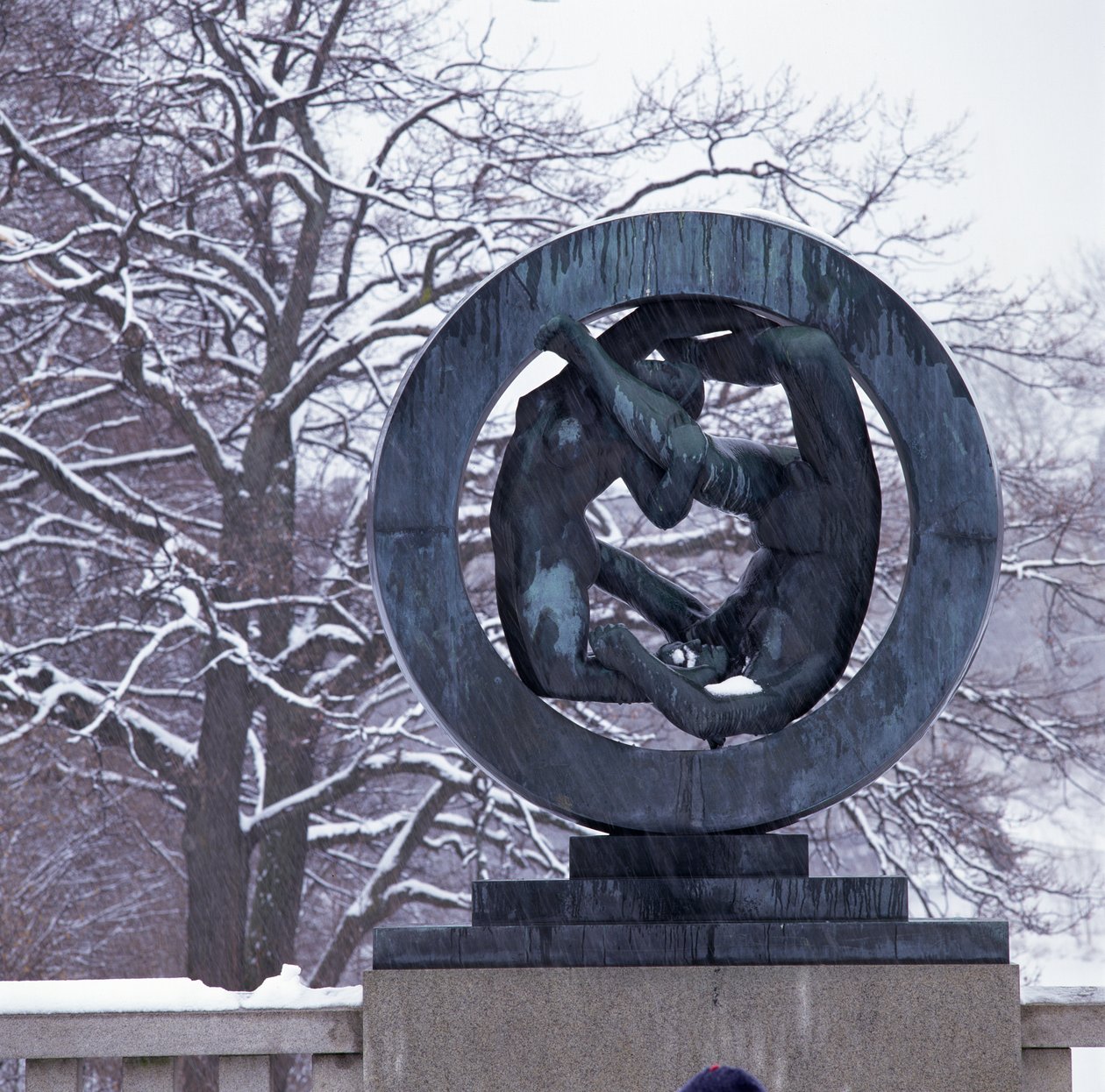 Livets syklus (granitt) av Gustav Vigeland