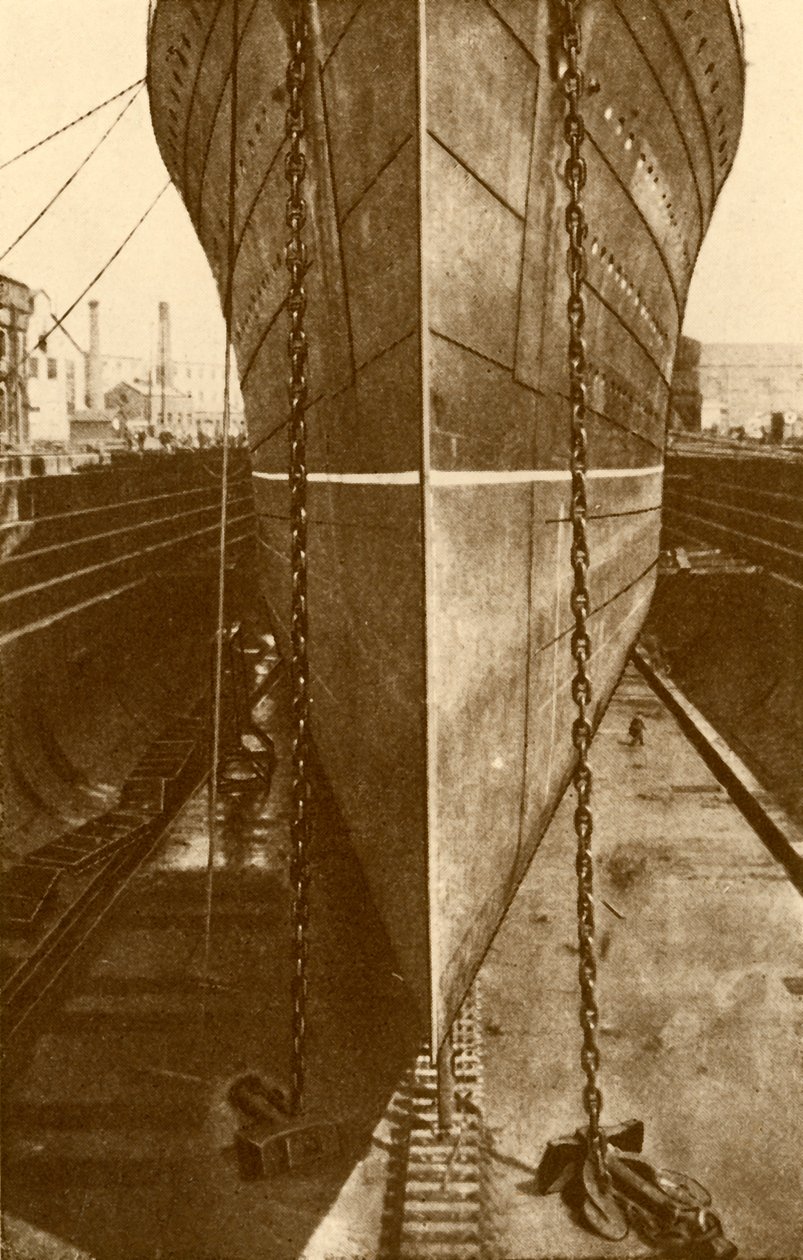 Mauretania i tørrdokken, c1930. av H. Aslin