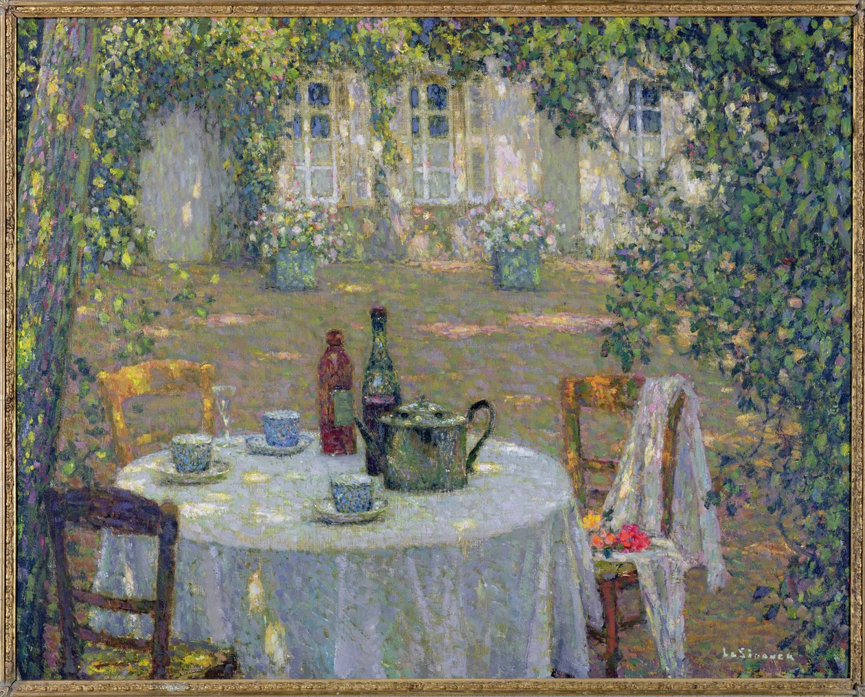 Bordet i solen i hagen, Gerberoy, ca. 1911 av Henri Eugene Augustin Le Sidaner