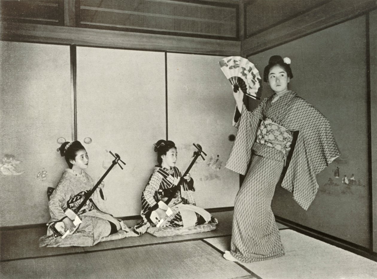 En geisha danser, 1910. av Herbert Ponting