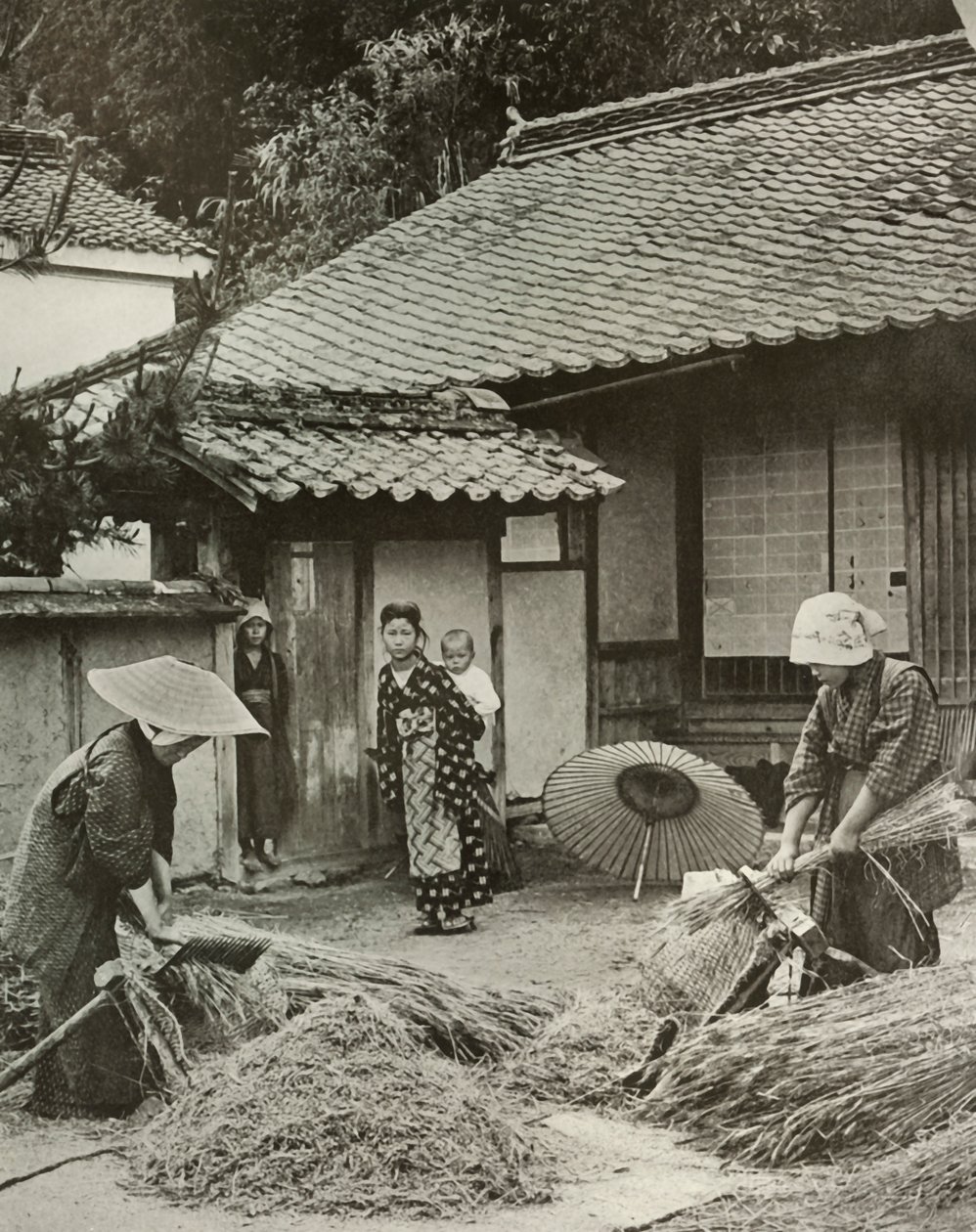Bondekvinner på vei mot bygg, 1910. av Herbert Ponting