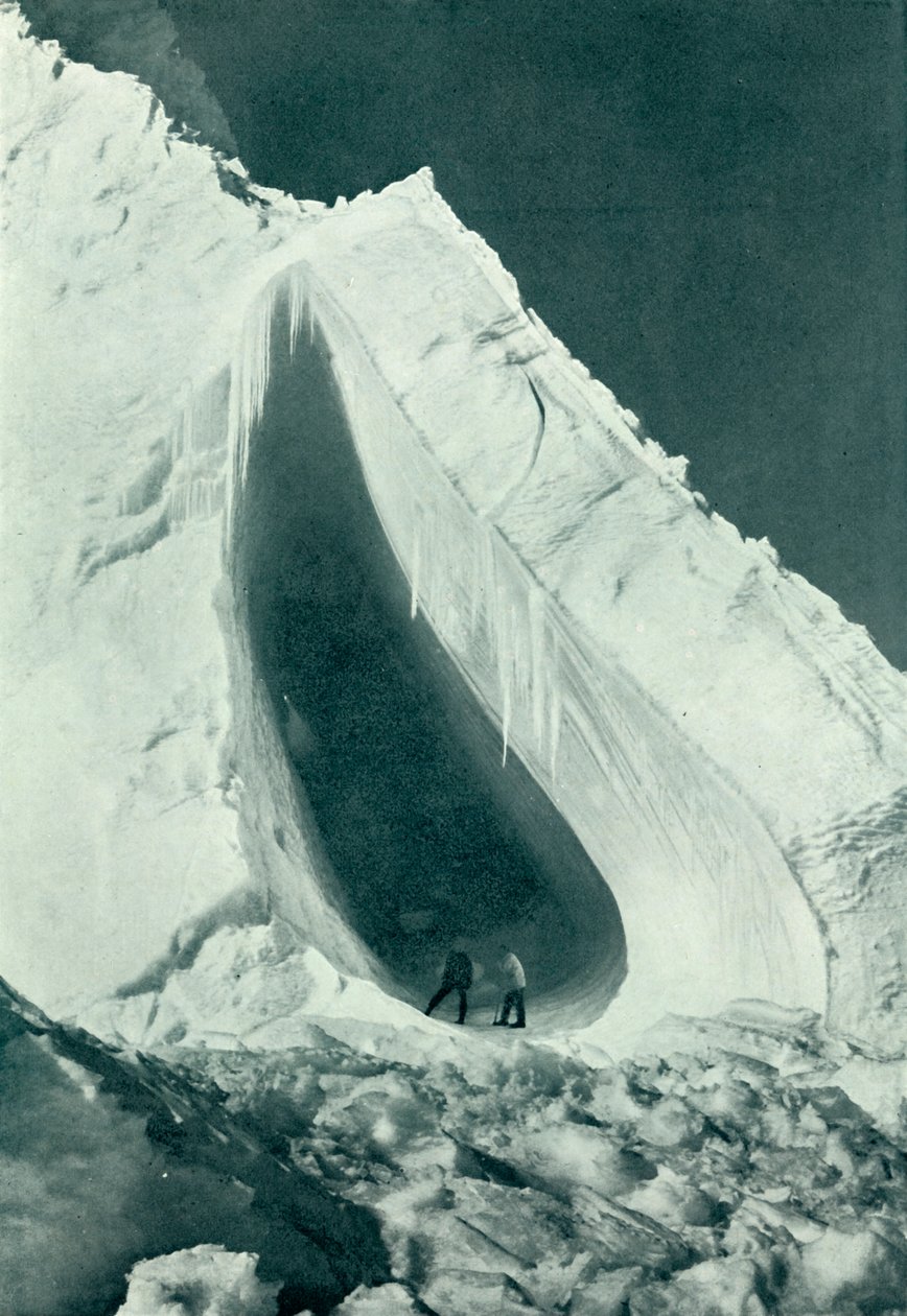 The Arch Berg from Without, c19101913, 1913 av Herbert Ponting
