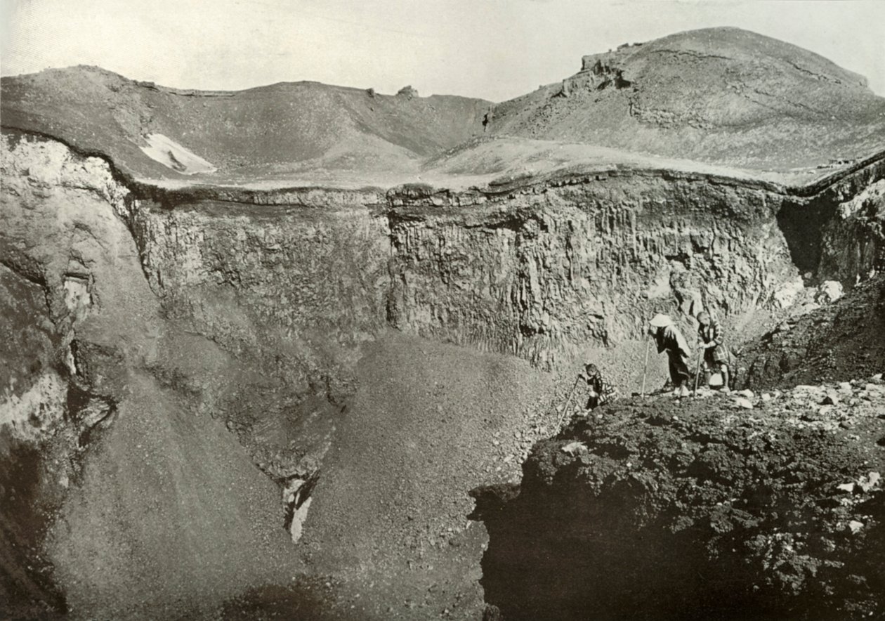 Det hellige krateret i Fuji-San, 1910. av Herbert Ponting