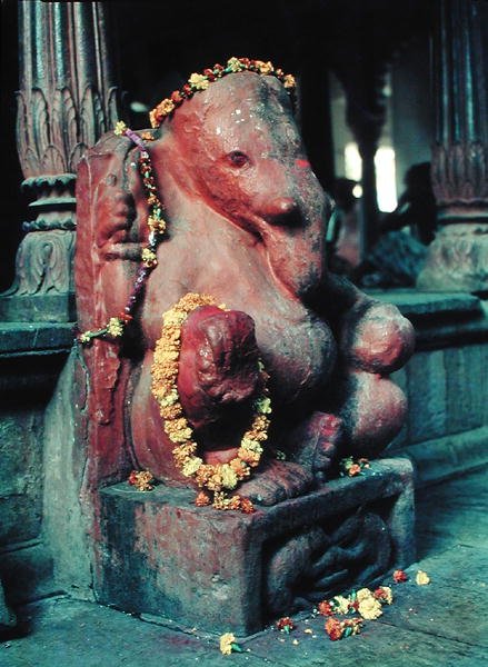 Elefantguden, Ganesh (malt stein) av Indian School