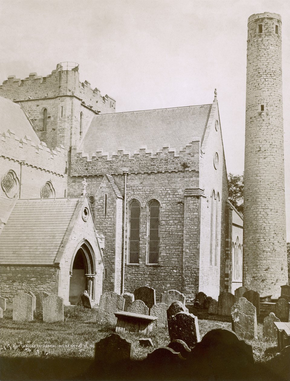 St. Canices-katedralen (sepia-bilde) av Irish Photographer