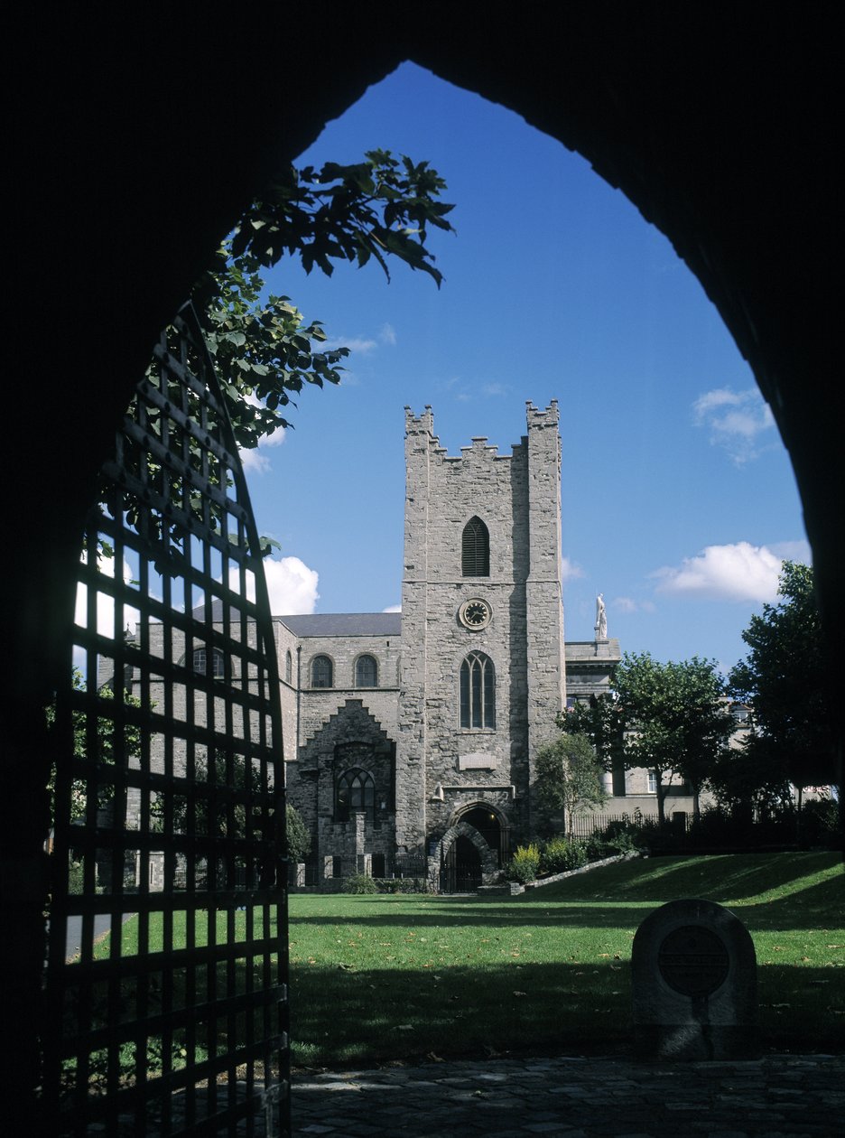 St. Audoens kirke, bygget 1190 av Irish School