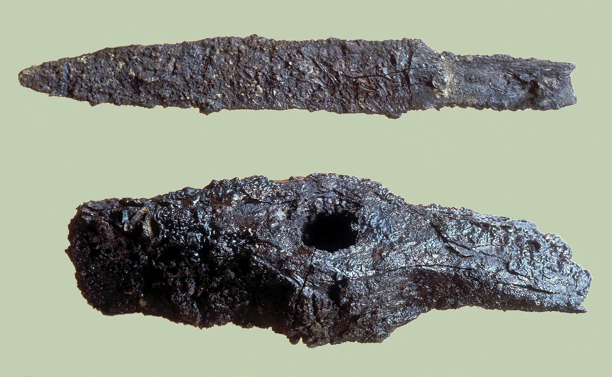 Øks og kniv, funnet i utgravningene av Davidsbyen jern av Iron Age