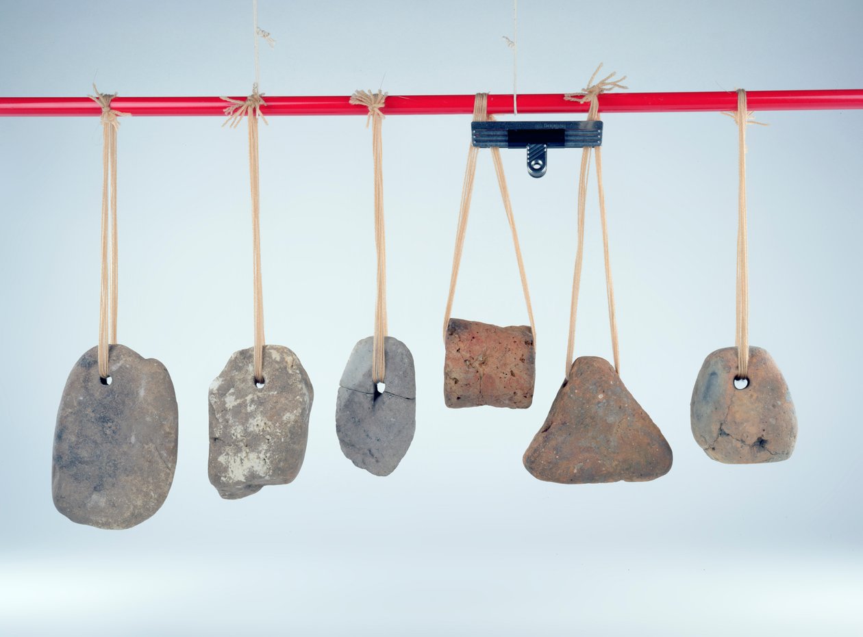 Vekter som brukes til å holde vertikale varptråder stramme på stående vevstoler, jernalder av Iron Age