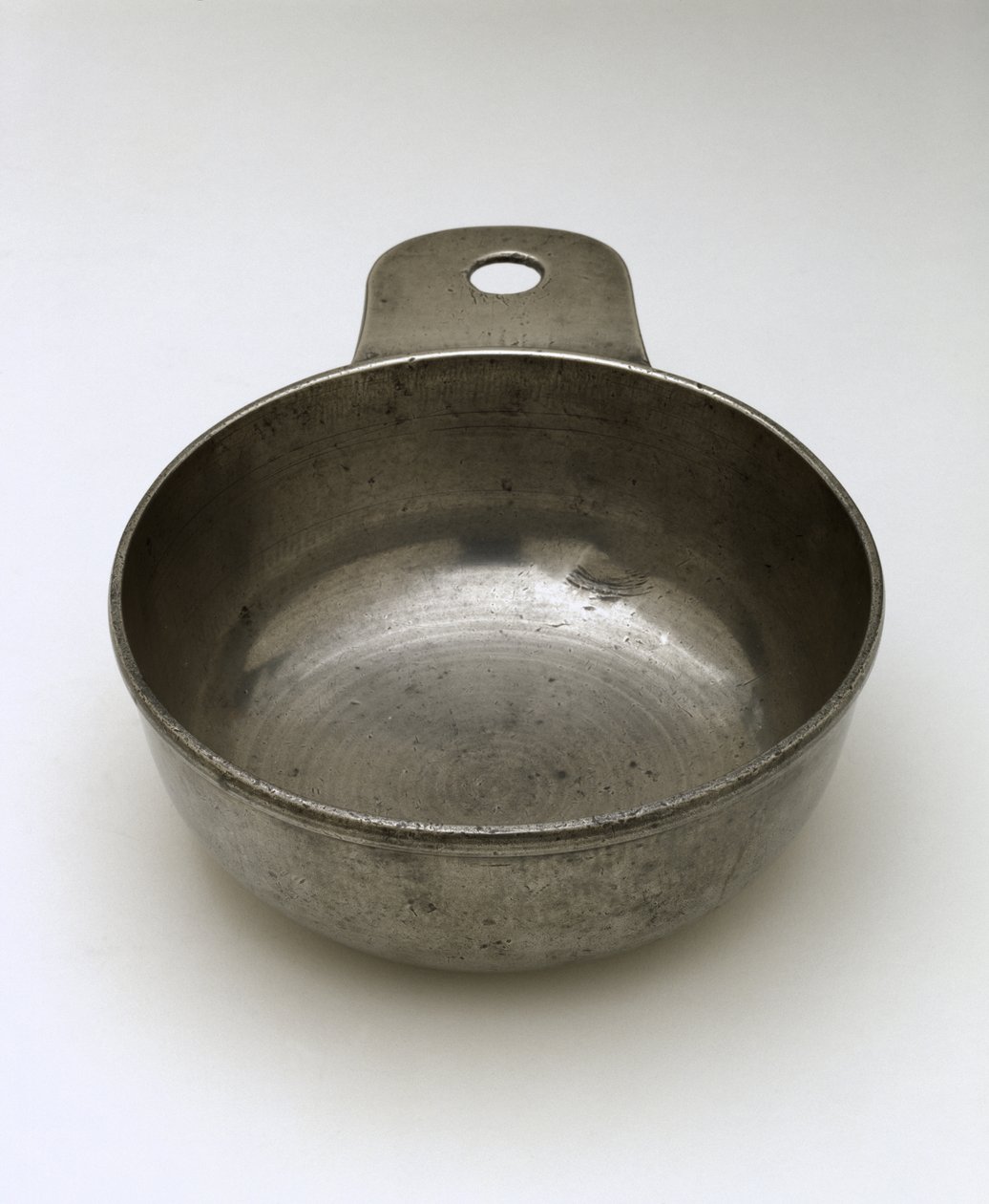 Porringer, ca. 1770-1807 (tinn) av Isaac (attr.to) Jackson