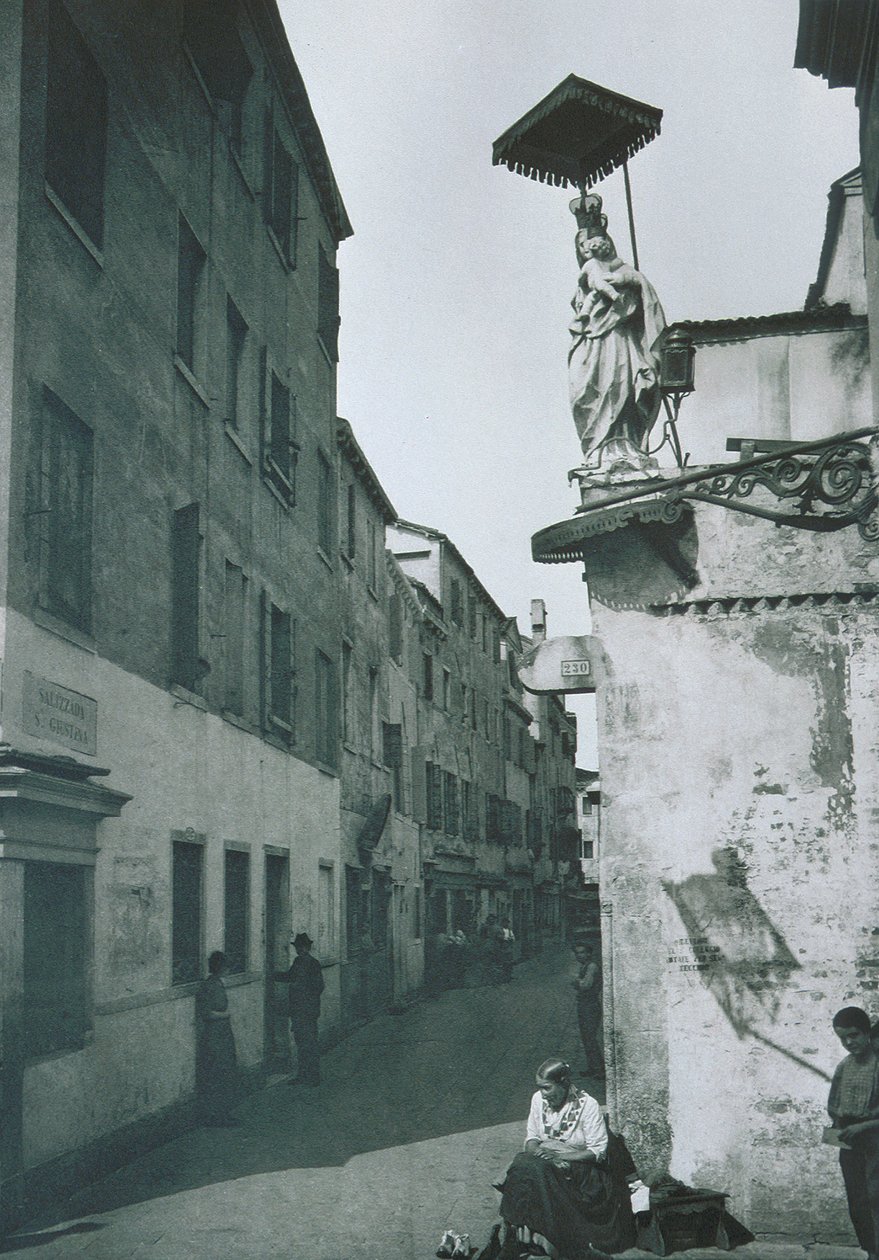 Utsikt over Salizada Santa Giustina av Italian Photographer