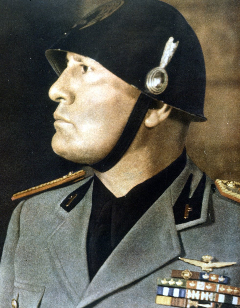 Portrett av Mussolini. av Italian Photographer