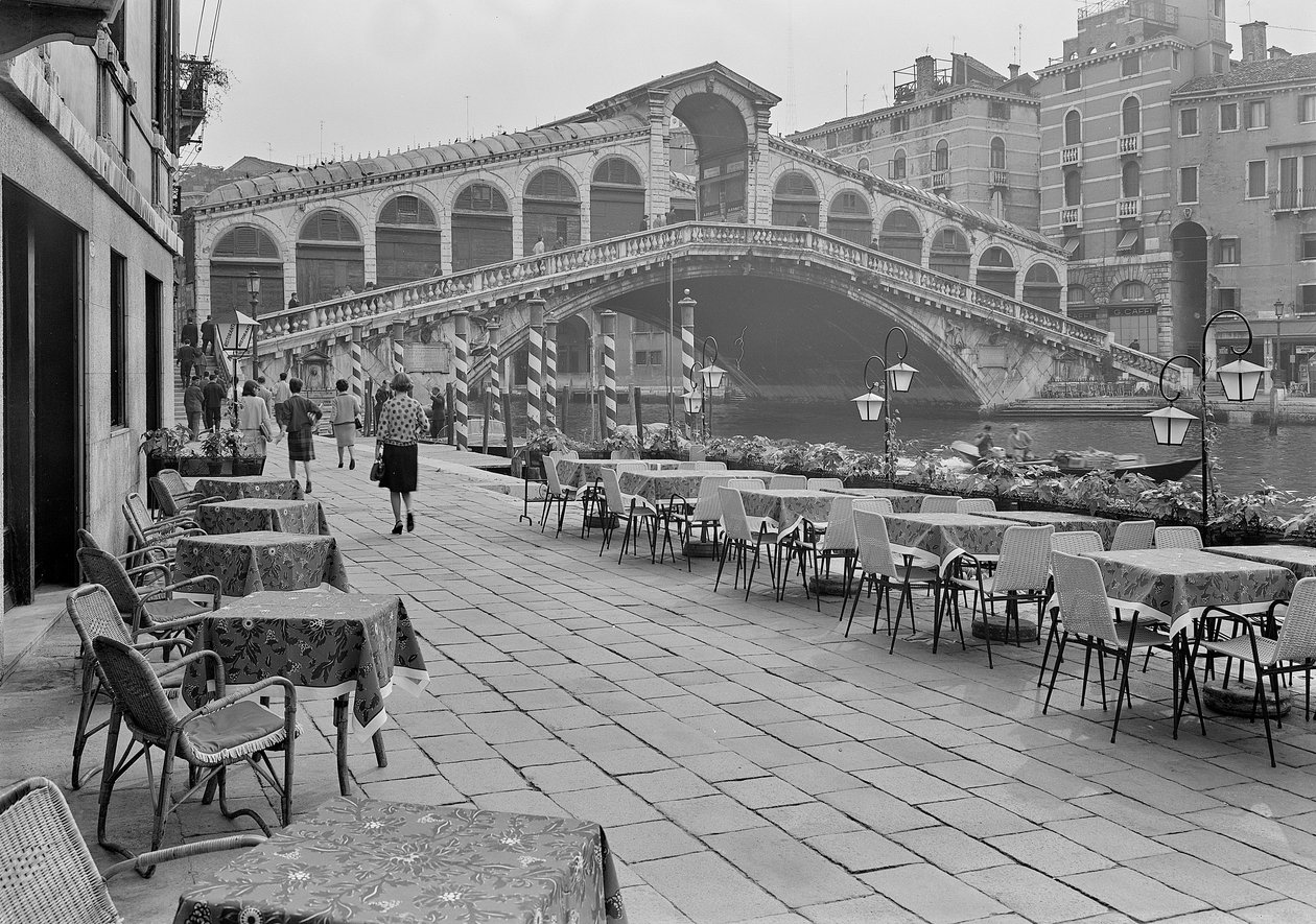 Rialtobroen, Venezia, ca. 1955 (s/hvitt-bilde) av Italian Photographer