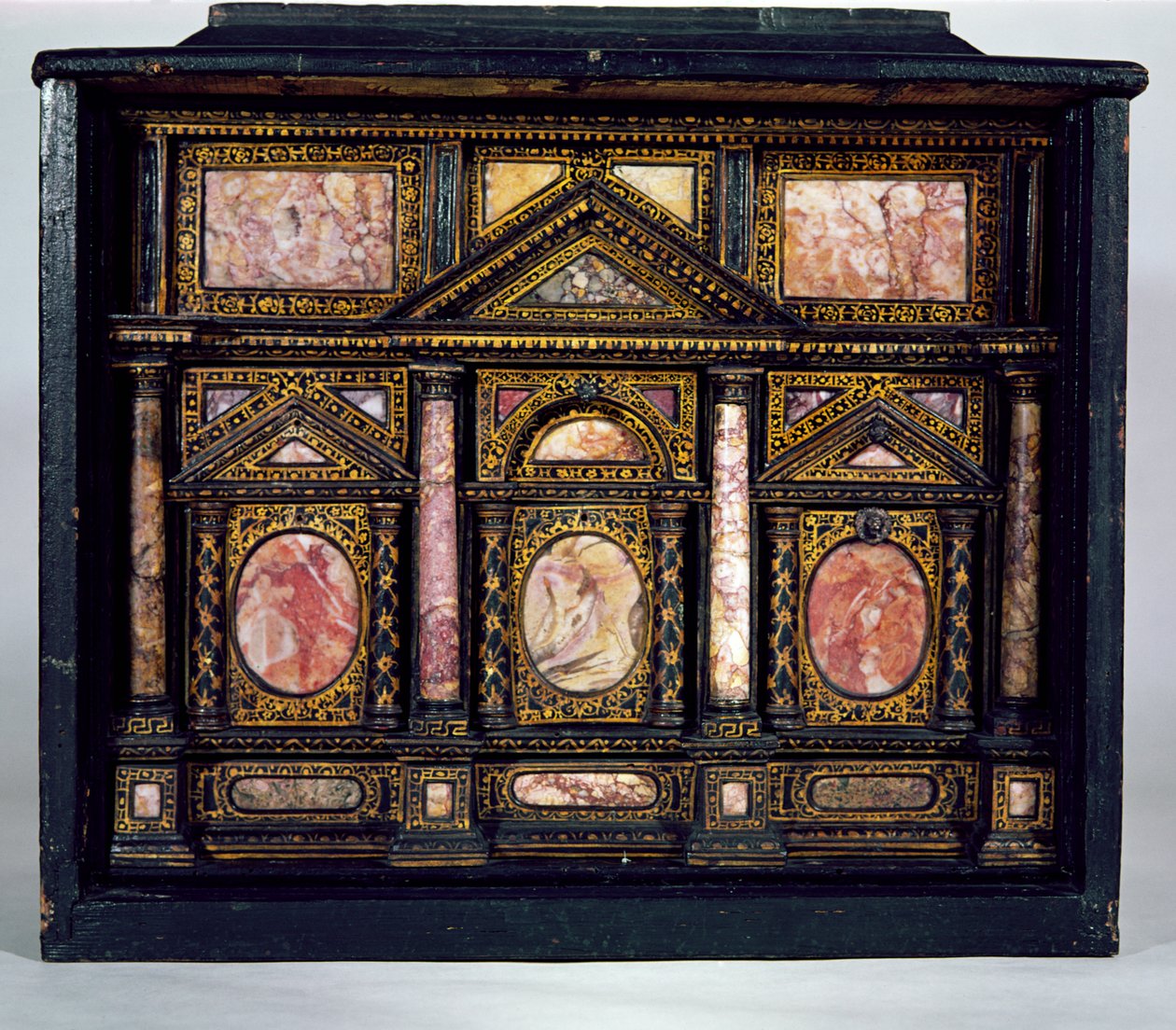 Cabinet (gilded wood inlaid with marble) av Italian School