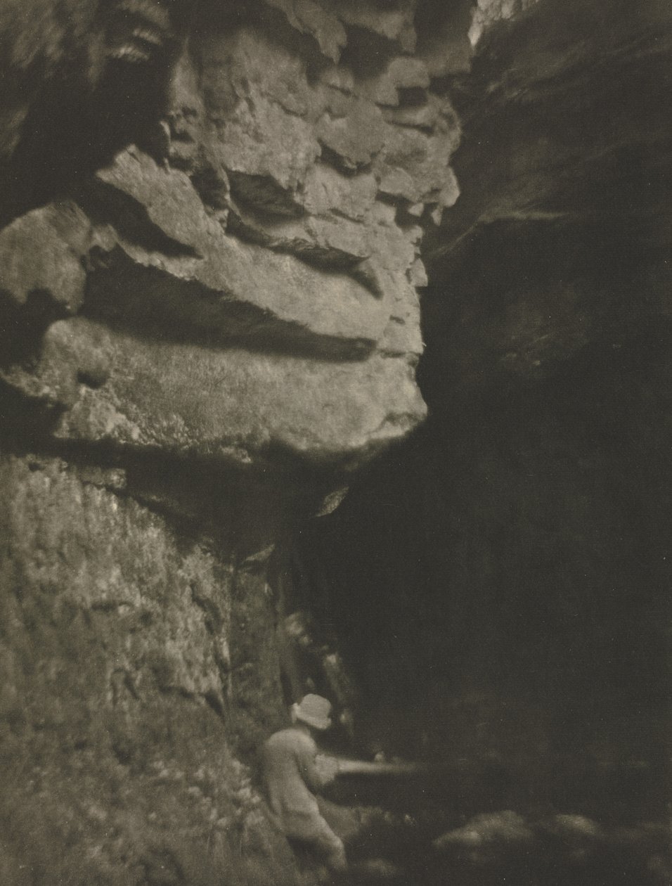 Kameraarbeid: Man Sketching, 1910. av J. Craig Annan