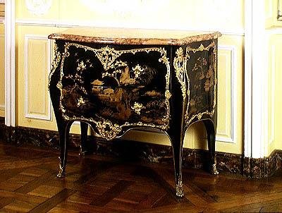 Kommode i Louis XV-stil, 1723-74 (lakkert tre) av Jacques Dubois