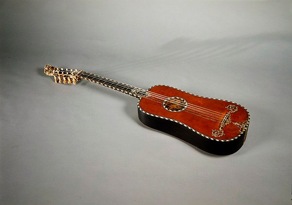Gitar, 1648 (ibenholt og elfenben) av Jacques du Mesnil